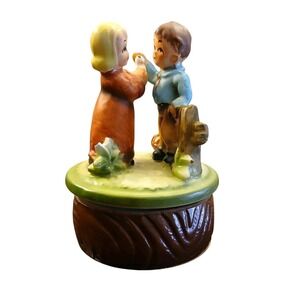 Dove Girl Boy Ceramic Music Box Laras Song Sankyo Japan circa 1970s Collect#86B5